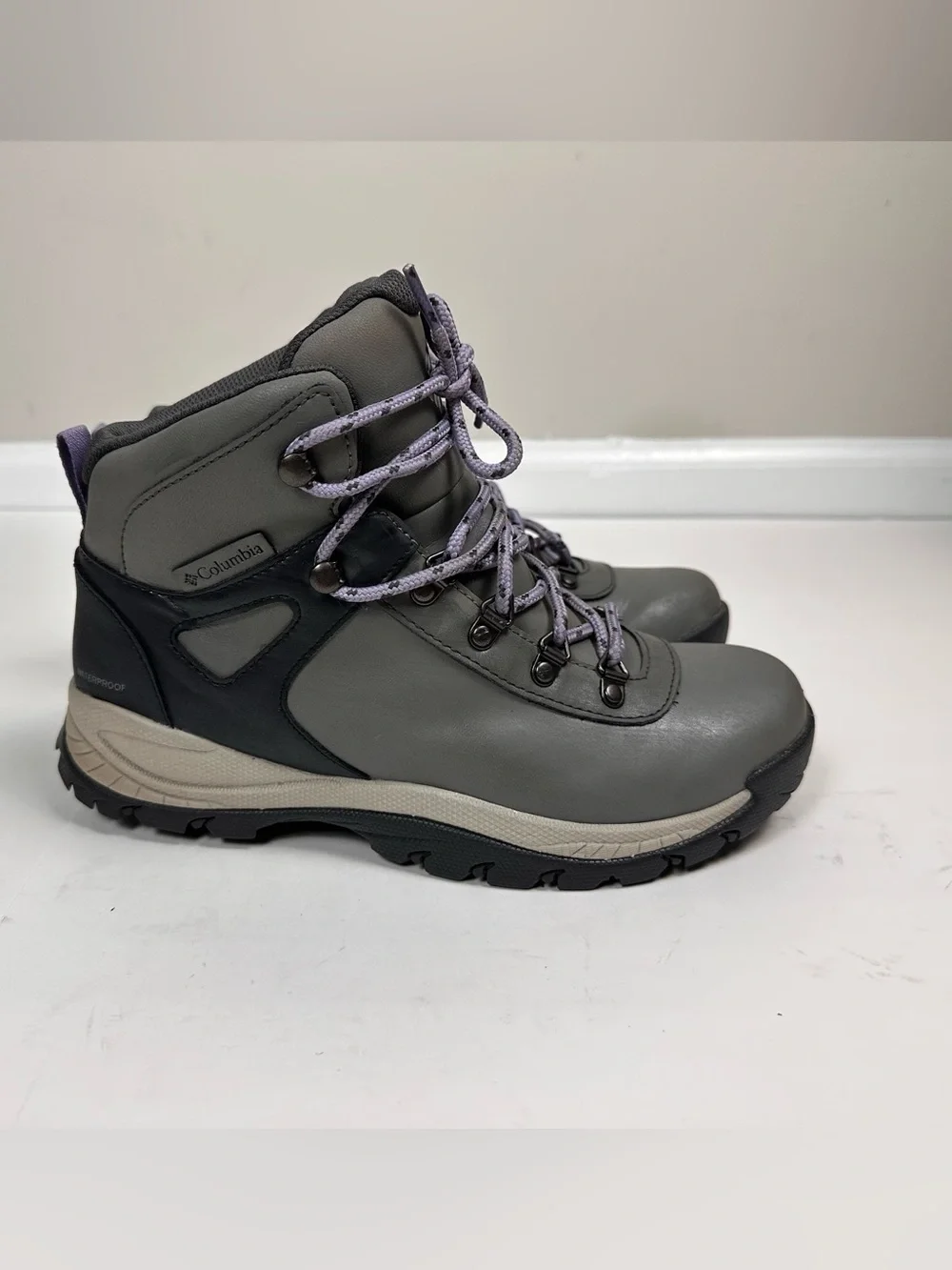 Columbia Yoncalla Mid Waterproof Hiking Boots Women’s 8.5 Gray Purple YL1090-008